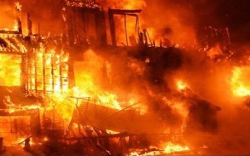 बाजुराको बडिमालिकामा आगलागी हुँदा दुई घर जलेर नष्ट