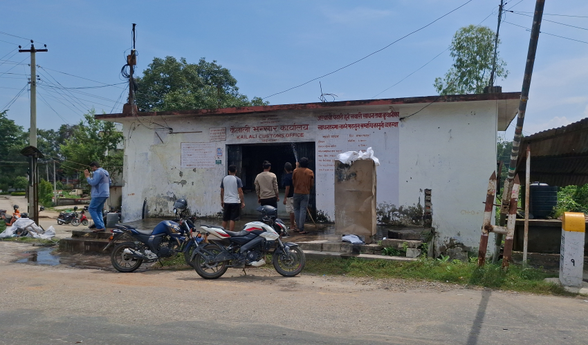 कैलाली भन्सार कार्यालयमा सरसफाइ