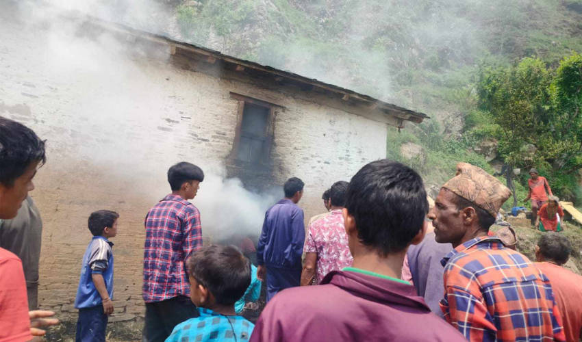 बैतडीमा आगलागी हुँदा ८ पशुचौपाया मरे