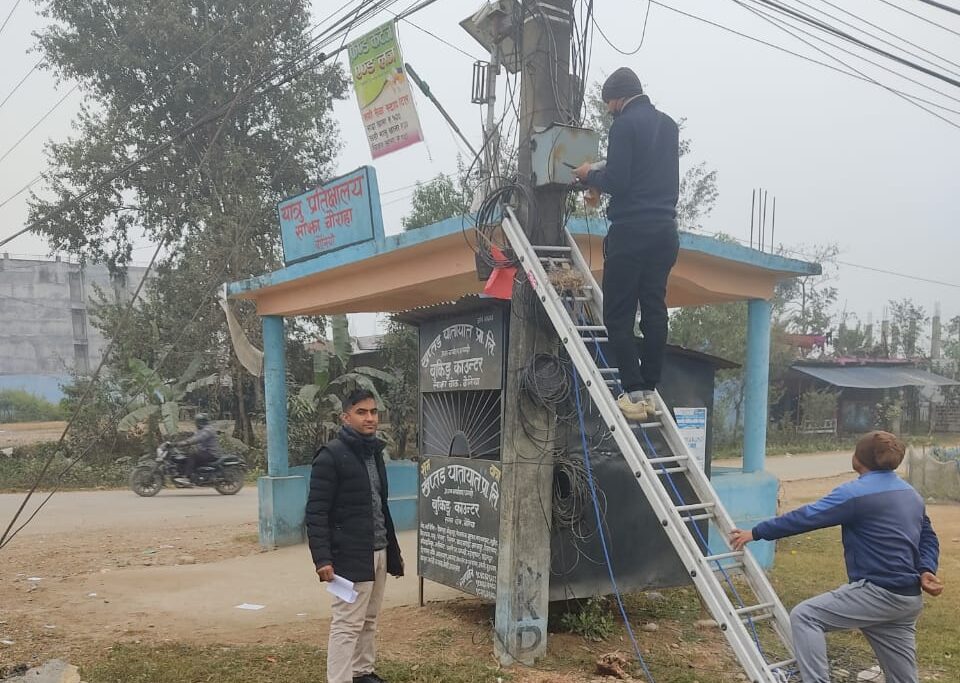 कैलालीमा प्रहरीद्वारा राजमार्ग र बजार क्षेत्रमा बिग्रिएका सिसिटिभी क्यामेरा मर्मत