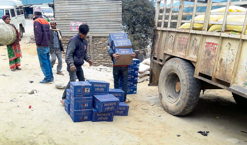 बझाङका स्थानीय सरकारहरू न्यून गुणस्तरको मदिराको बिक्री रोक्न एकजुट