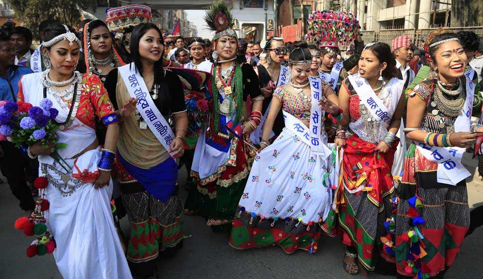 पश्चिम तराईका थारु बस्तीमा माघिको चहलपहल सुरु