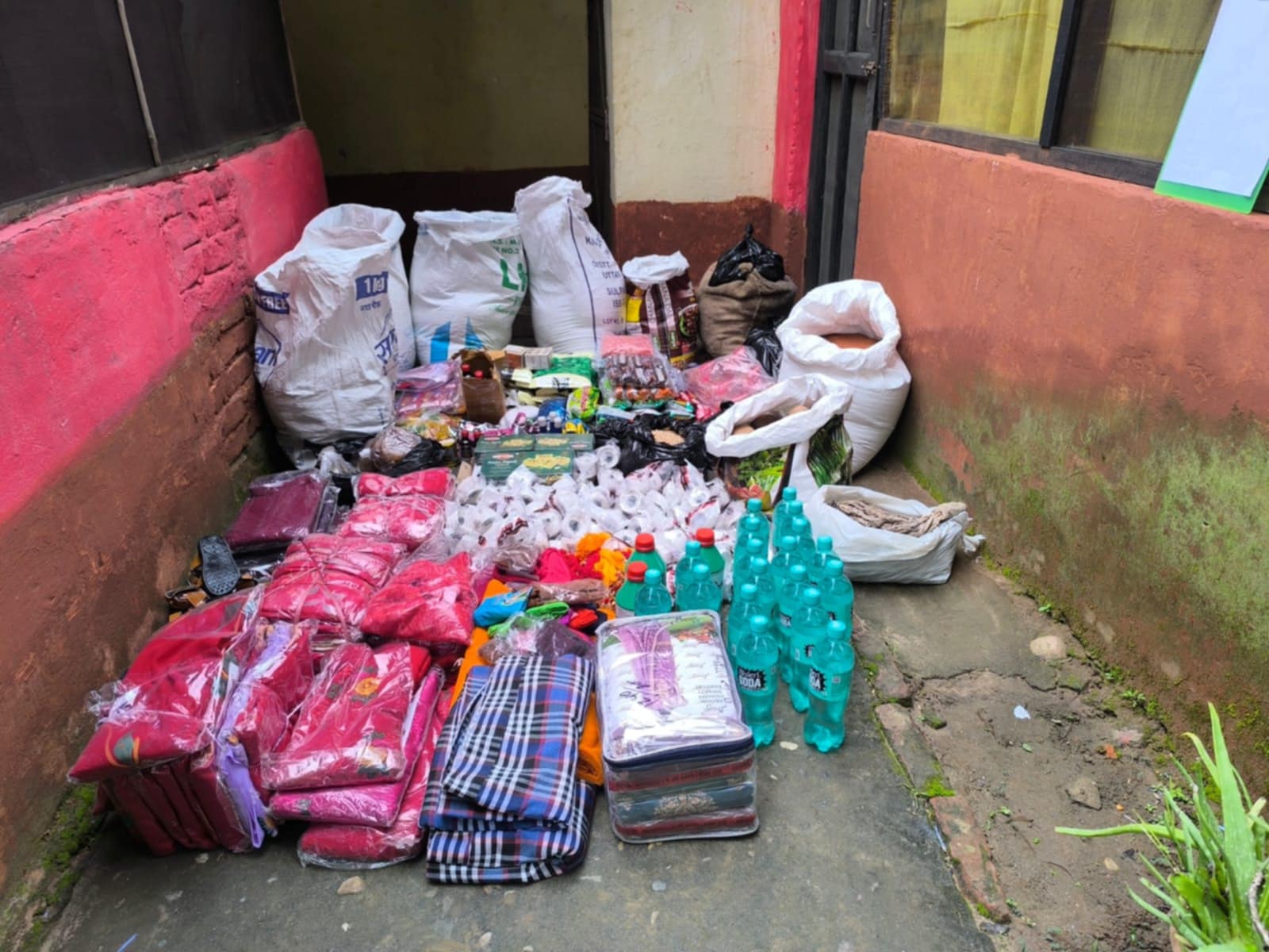 कञ्चनपुरको गड्डाचौकीबाट दस लाख बराबरको अवैध सामान बरामद