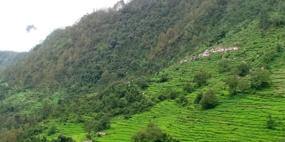 सञ्चारको सुविधाबाट वञ्चित हुँदै बाजुराका दुर्गमका स्थानीयवासी