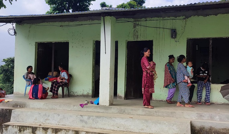 कञ्चनपुरको खल्लामसेट्टीका स्थानीयलाई ‘बर्थिङ सेन्टर’ पुग्न दुई घण्टाको पैदल हिड्नुपर्ने