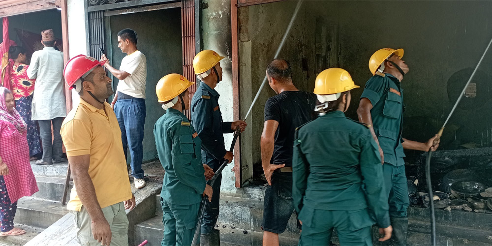 कञ्चनपुरमा ग्यास लिक भएर एक घरमा आगलागी, १५ लाखको क्षती