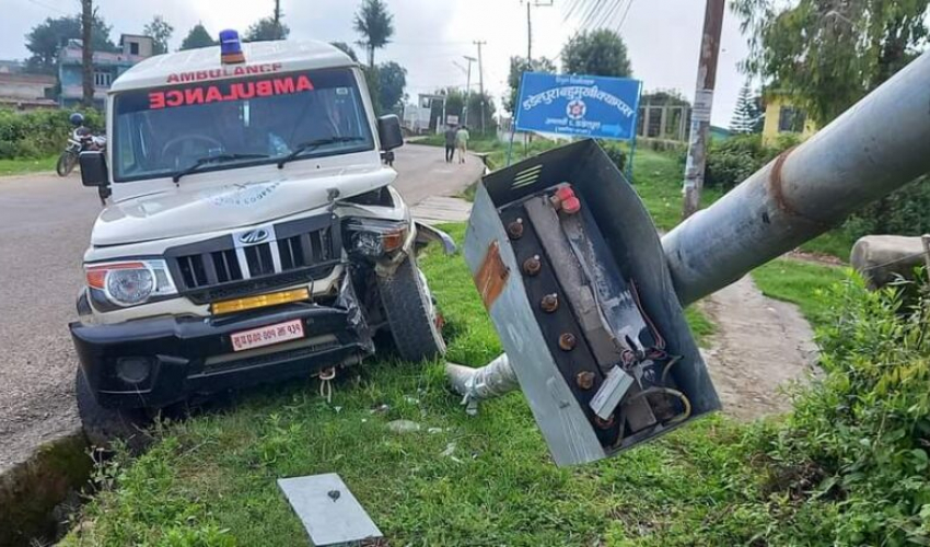 डडेल्धुरामा एम्बुलेन्स दुर्घटना