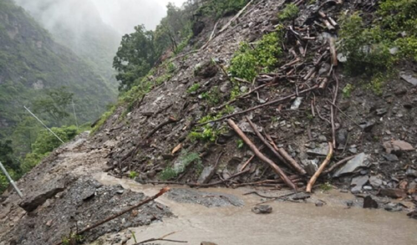 बैतडीका अधिकांश ग्रामीण सडक अवरुद्ध