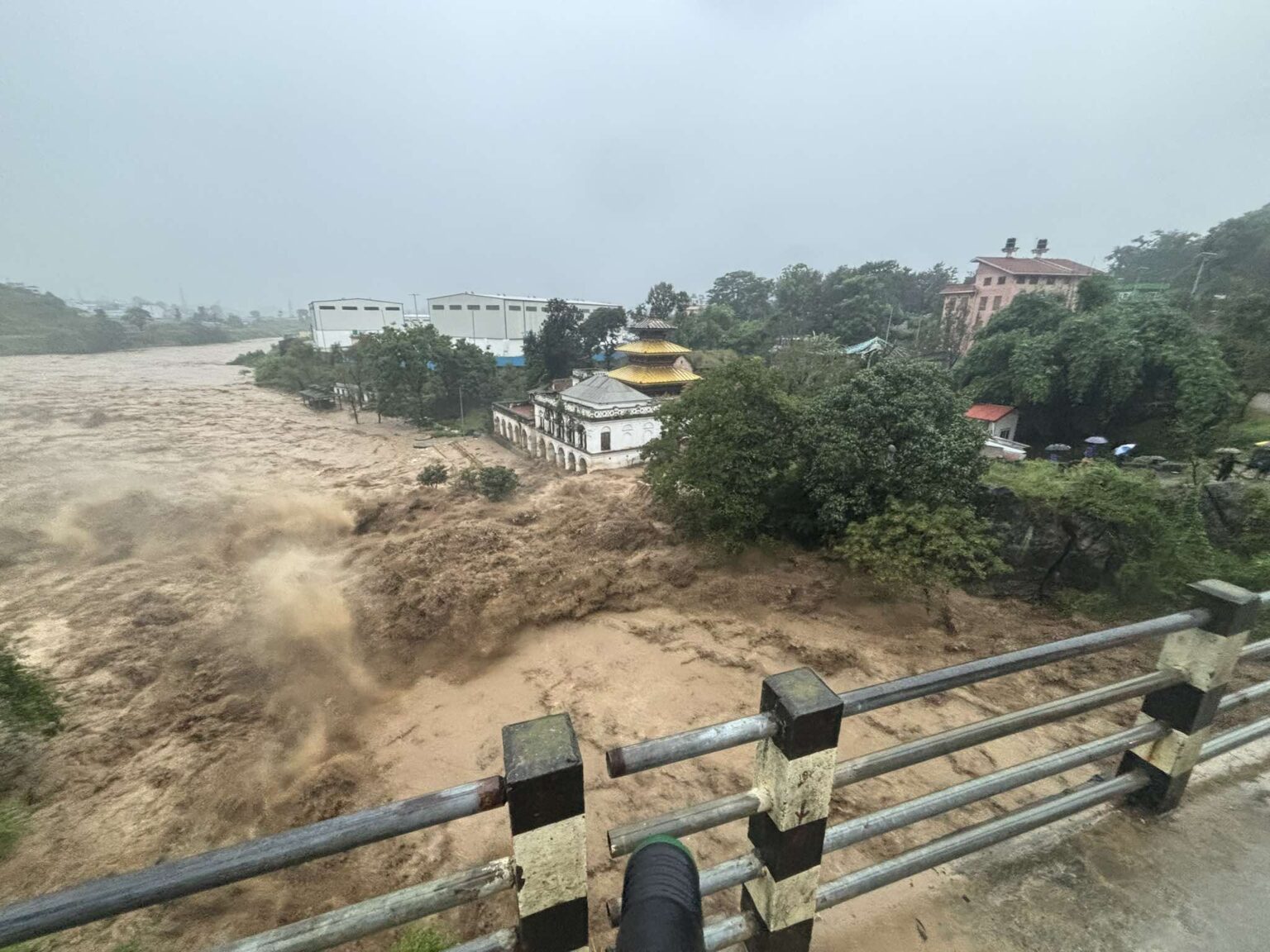 बाढी पहिरोबाट देशभरी ९९ जनाको मृत्यु, ७२ बेपत्ता