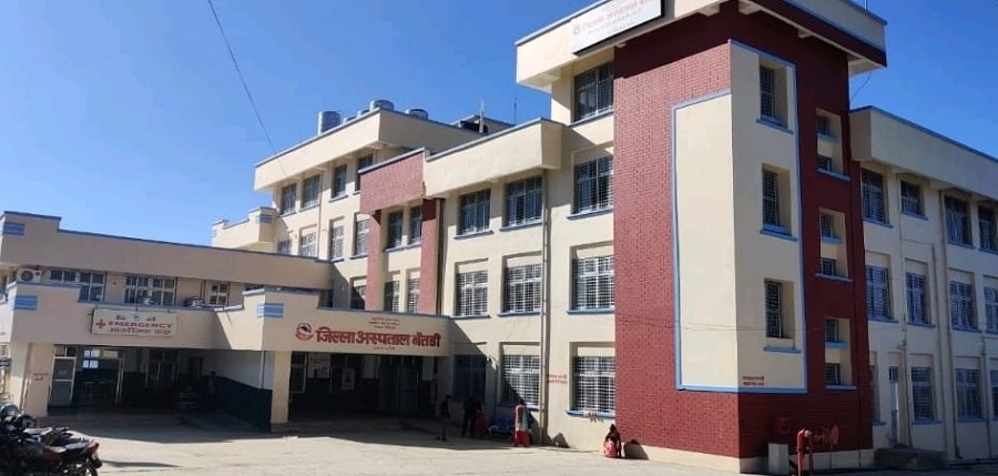 बैतडी अस्पतालमा तीन विशेषज्ञ चिकित्सकबाट नियमित सेवा सुरु