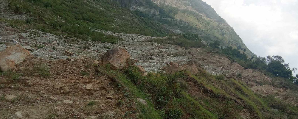 बाजुराको बजेडीका स्थानिय बाढीपहिरोका कारण जोखिमपूर्ण ठाउँमा बस्न बाध्य