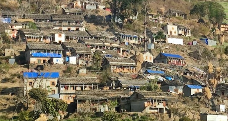 युवा बाहिरिँदा बाजुराका गाउँ बस्ती खाली हुँदै