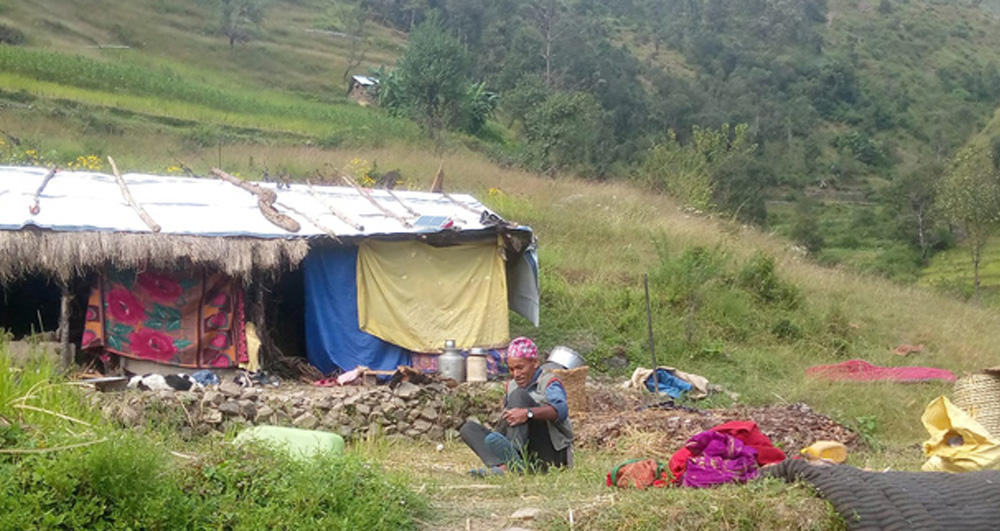 भूकम्पमा भत्किएको घर पुनःनिर्माणको प्रतीक्षामा बझाङका भूकम्प पिडीत