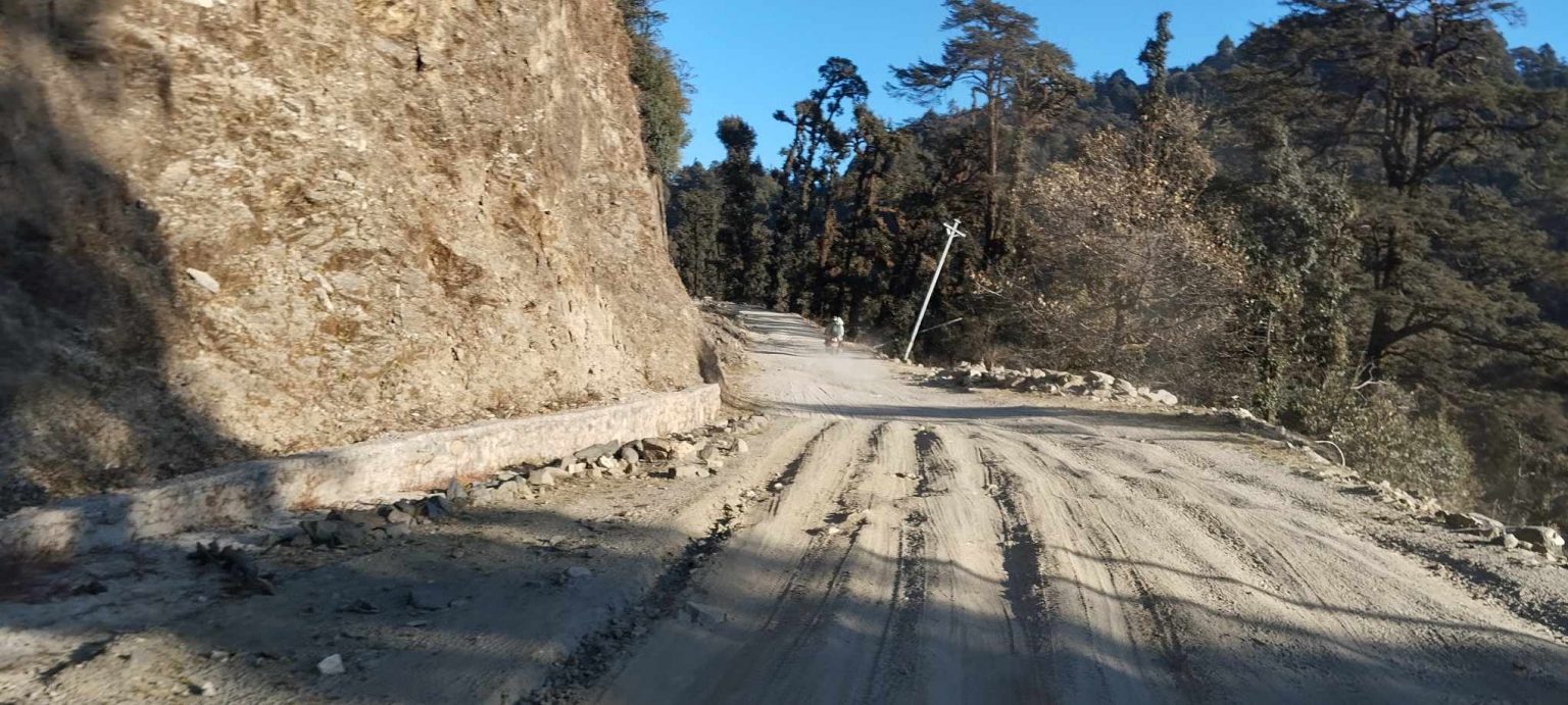 बाजुराको पूर्वीउत्तरी क्षेत्र कोल्टीमा सडक पुगे पनि सवारीसाधन पुगेनन्