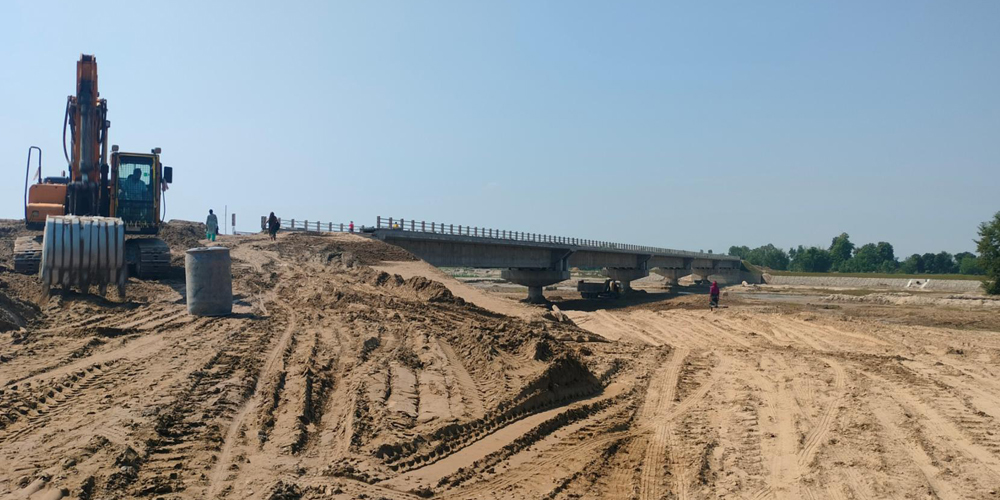 कञ्चनपुरको वनहरा नदीमा धमाधम पक्की पुल निर्माण हुँदै