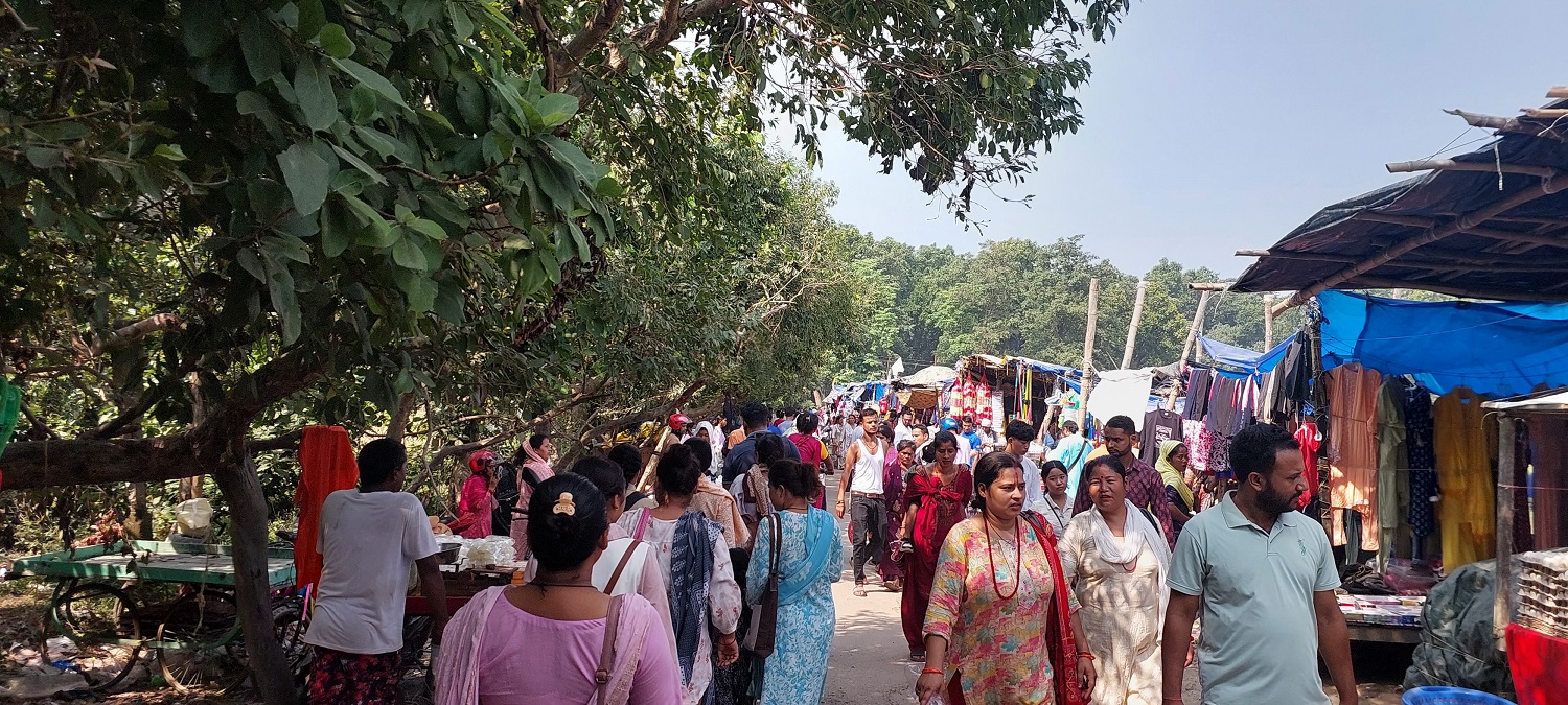 सीमावर्ती भारतीय बजार वनगावामा नेपालीको भिड, नेपाली बजार सुनसान