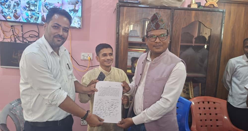 कन्चनपुरको बेलौरीका कर्मचारीले गरे सेवा अवरुद्ध