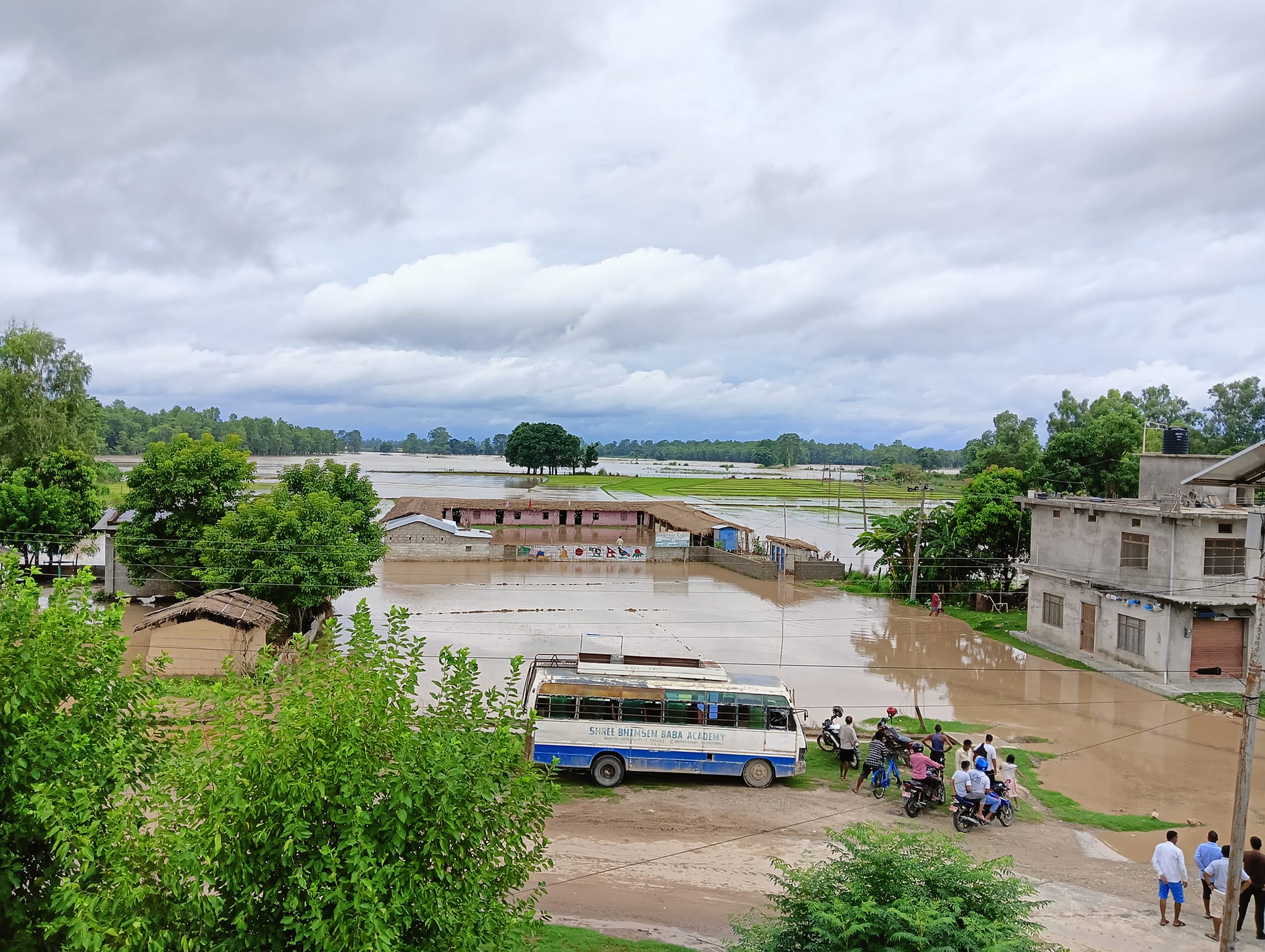 बाढी बस्तीमा पसेपछि भजनी नगरक्षेत्र जलमग्न