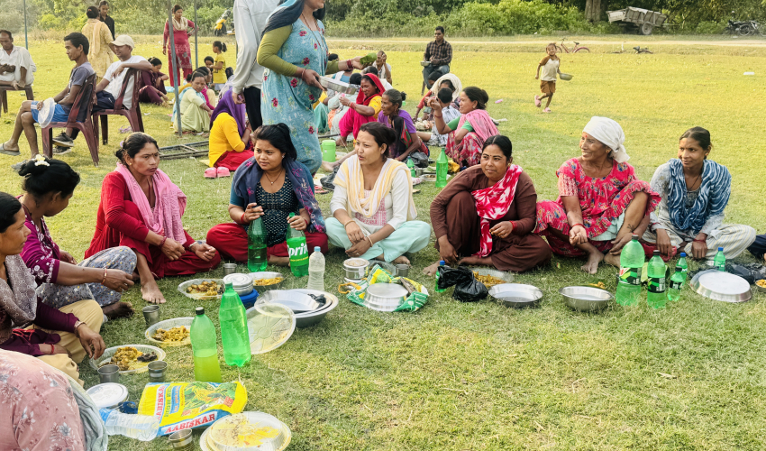 भजहरमा रमाउँदै कैलालीका थारु समुदाय