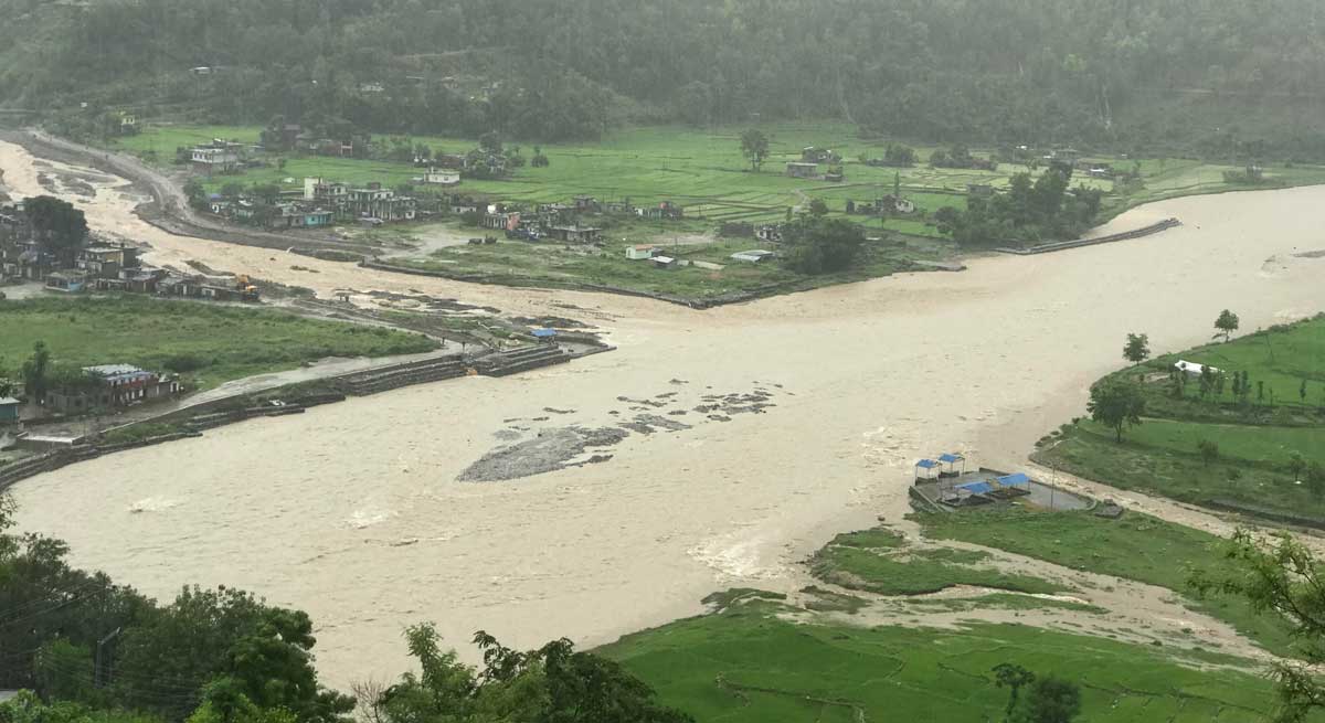 लगातार वर्षा,  बाढी र पहिरोको त्रासमा स्थानीय