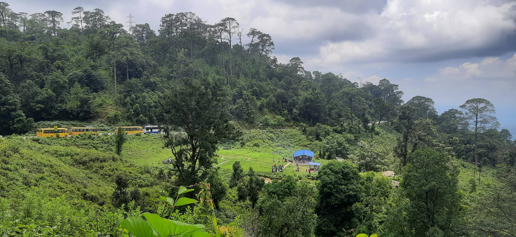 शीतलहरले जनजीवन कष्टकर, घाम ताप्न पहाड उक्लिँदै सर्वसाधारण