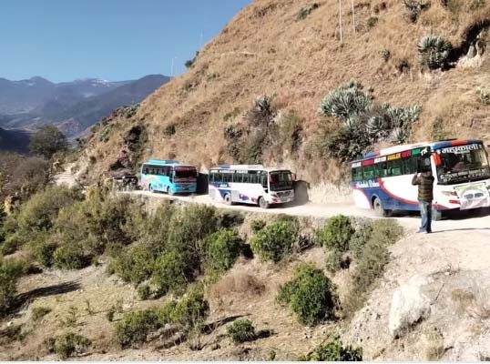 बस सेवा पाएपछि बाजुराको दुर्गम गाउँका स्थानीय हर्षित