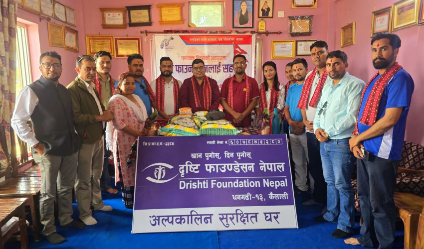 दृष्टि फाउन्डेसनलाई प्रेस चौतारी कैलालीले गर्यो खाद्यान्न सहयोग