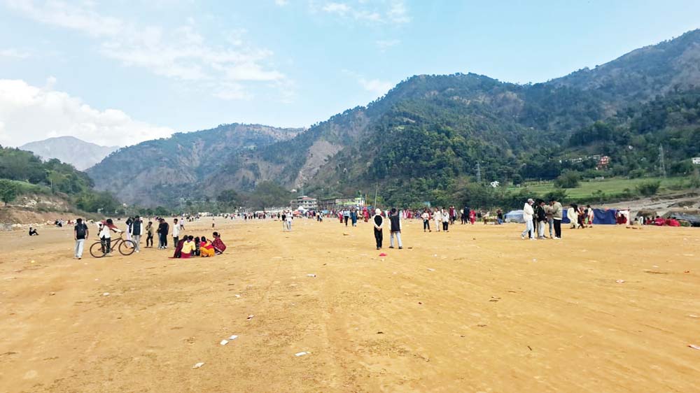 गौचरन र खेल मैदानमा परिणत हुँदै दार्चुलाको गोकुलेश्वर विमानस्थल