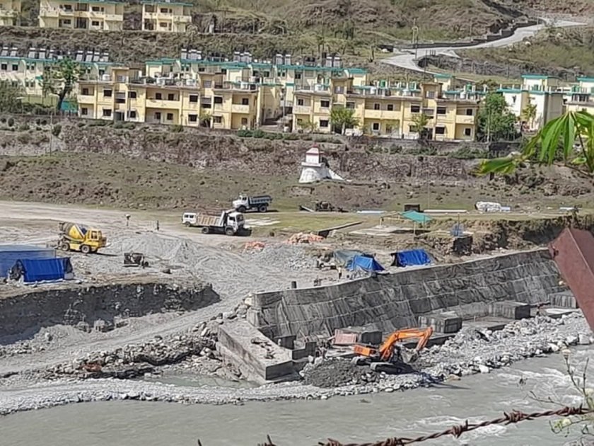 भारतको तटबन्ध निर्माण रोक्न दार्चुलाका प्रजिअलाई ज्ञापनपत्र, अविलम्ब कूटनीतिक पहल गर्न माग
