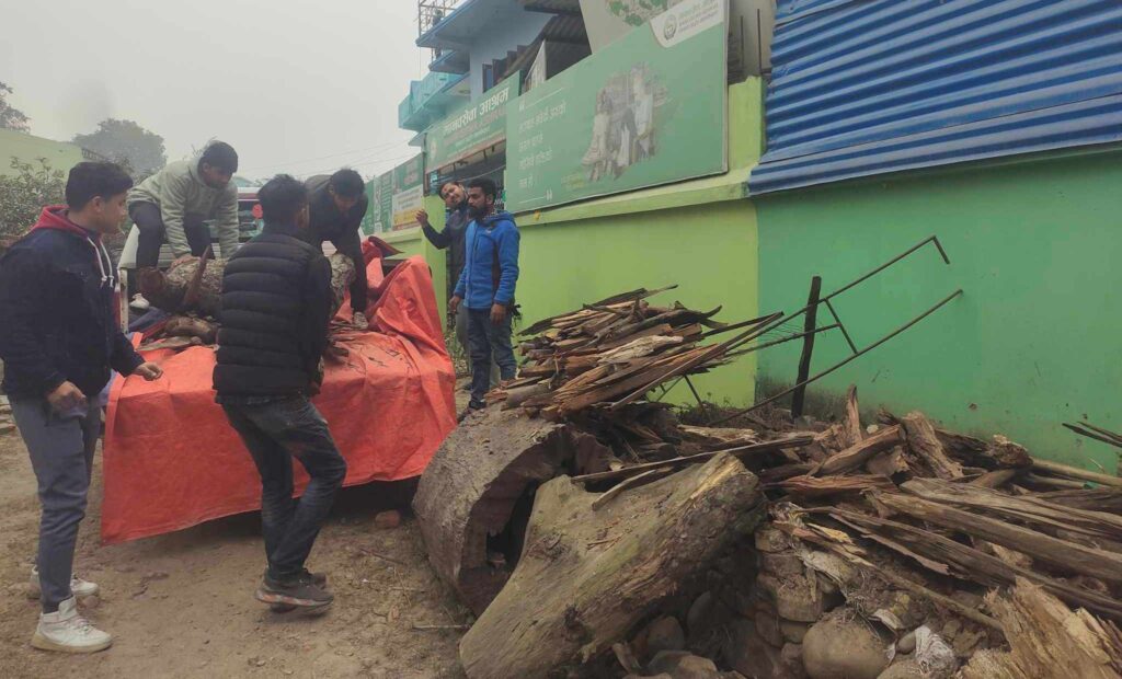 मानव सेवा आश्रम र दृष्टि फाउन्डेसनलाई नेविसंघ धनगढीको सहयोग