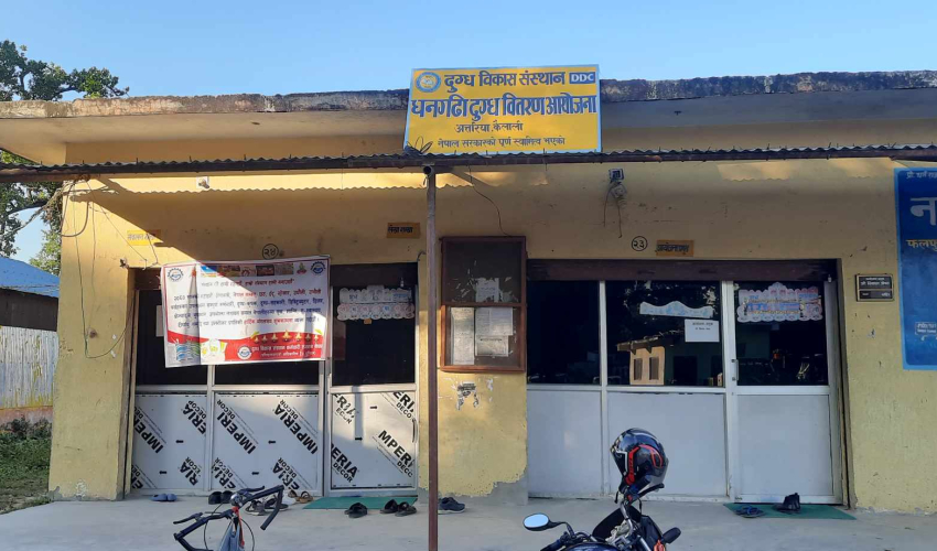 अत्तरियामा स्थानीयद्वारा डीडीसी र वडा कार्यालयमा तालाबन्दी