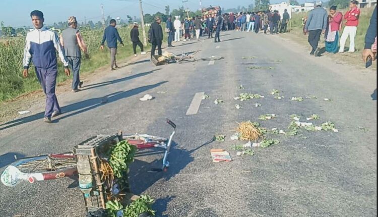 कैलालीको साडेपानीमा स्थानीयले गरे पूर्वपश्चिम राजमार्ग अवरुद्ध