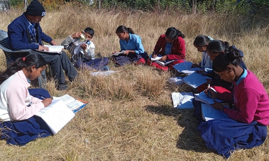 चिसोले प्रभावित बन्दै बाजुरामा पढाइ