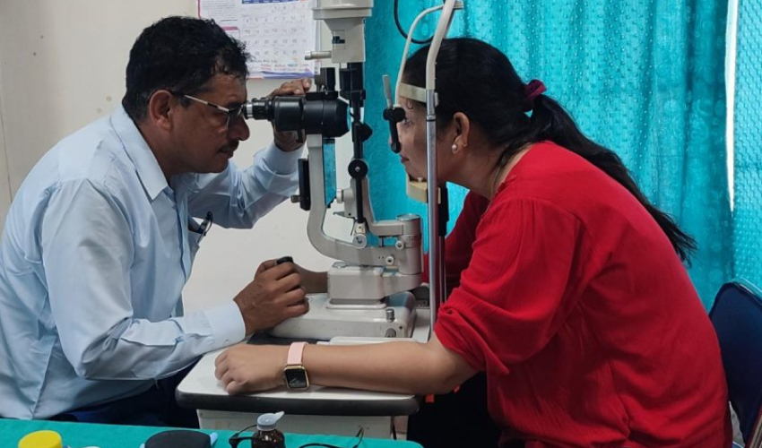 कञ्चनपुरको महेन्द्रनगर आँखा अस्पतालमा भारतीयको आकर्षण