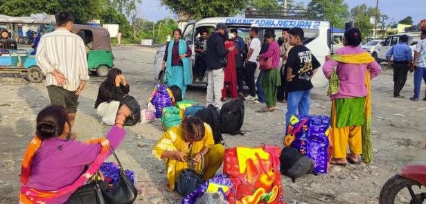 दशैंको मुखमा पनि रोजगारीका लागि भारत जाँदै सुदूरपश्चिमका नागरीक