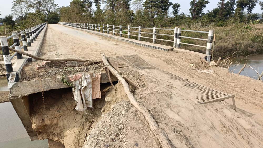 कैलालीको घुरहा नदीमा भ्वाङ टाले पनि जोखिम कायमै