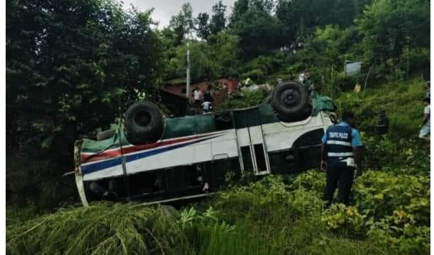 डोटीमा यात्रुवाहक बस दुर्घटना अपडेटः यी हुन घाइते १६ यात्रु