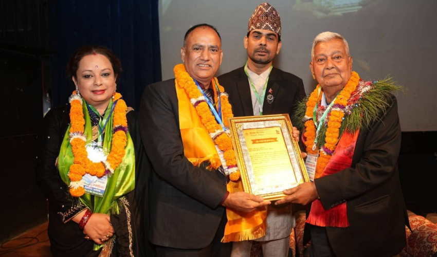 कैलाली अस्पतालका सञ्चालक जोशी राष्ट्रिय स्वास्थ्य सेवा सम्मानबाट सम्मानित
