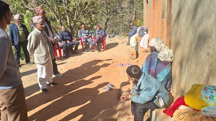 घरबारविहीन बैतडीकी जानकी महरालाई सहयोग प्रदान