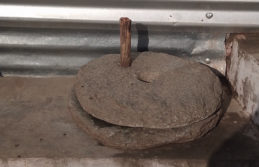 बाजुरामा परम्परागत जाँतो लोप हुँदै