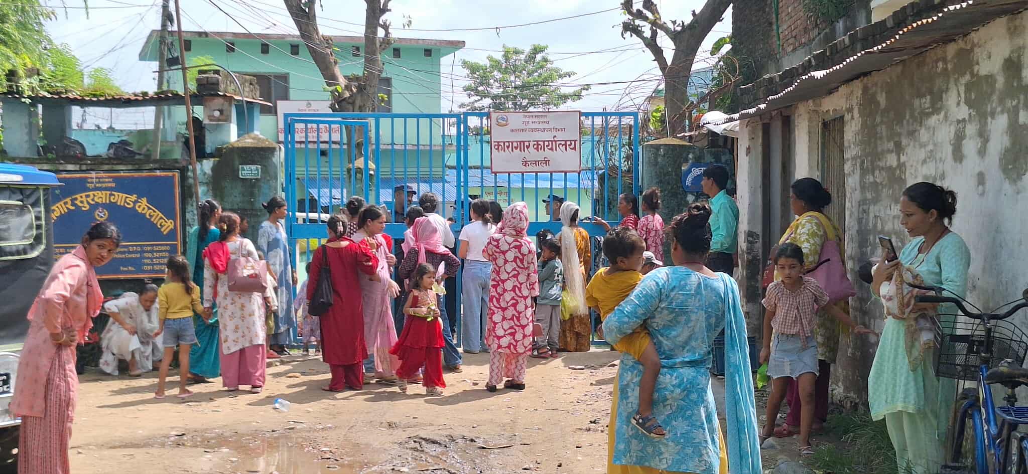 कैलाली जेल अझै कैदीबन्दीको कब्जामा, सुरक्षा निकायका अधिकारीहरू घटनास्थलसम्म अझै पुग्न सकेनन्