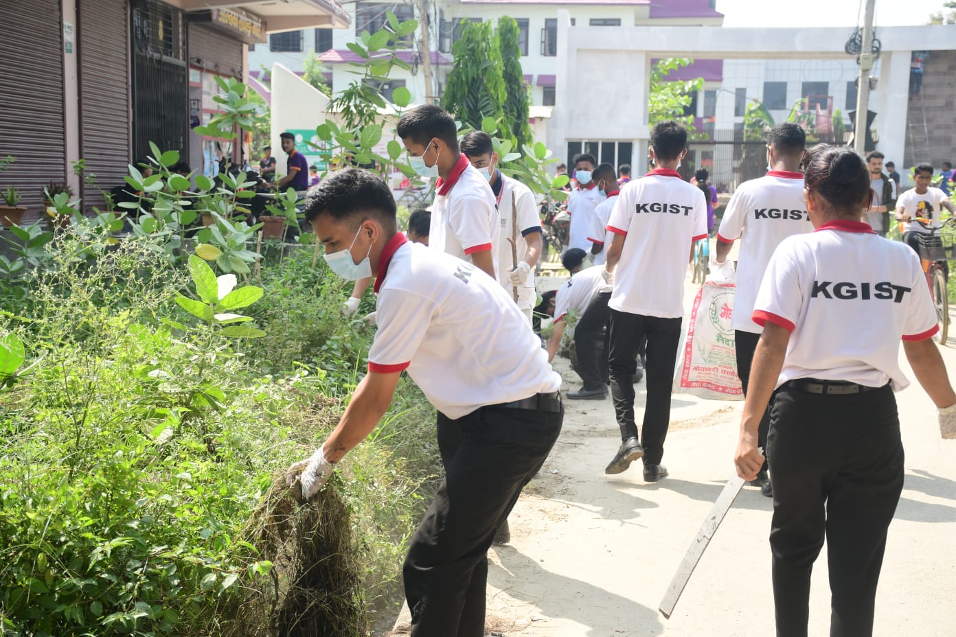 केजिष्टले गर्यो सन्तोषीटोलमा सरसफाईं