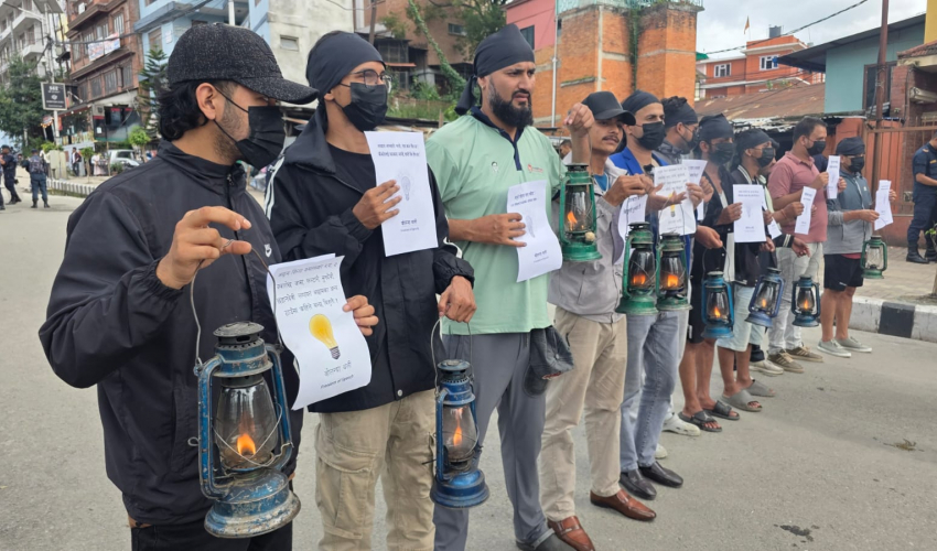 अछामका चार हजार घरलाई उज्यालो माग्दै बोलन्या थलीको ‘लालटिन आन्दोलन’