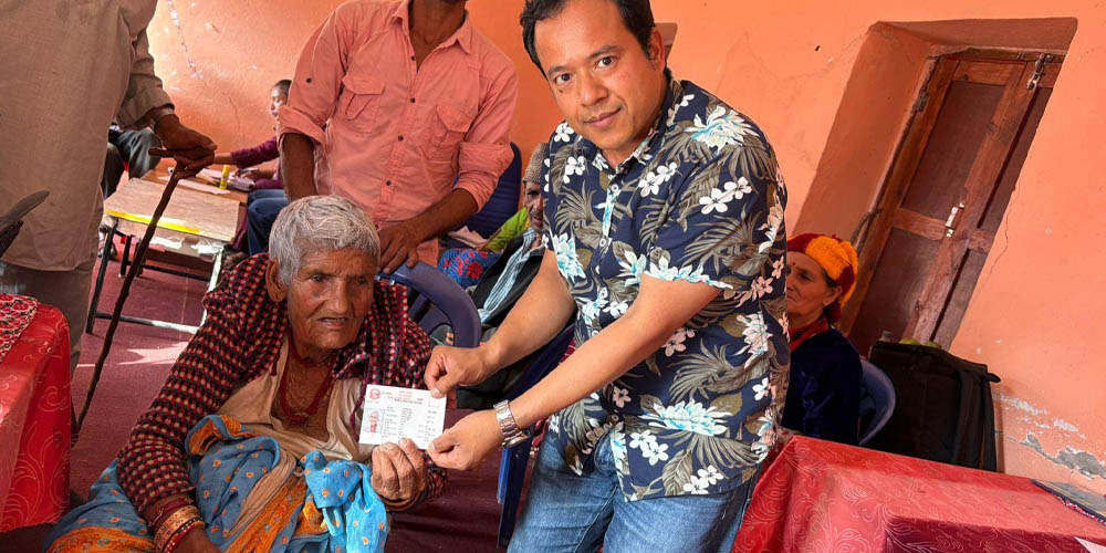 दार्चुलाको व्याँस गाउँपालिकाकी ९७ वर्षमा लालुदेवीले पाइन् नागरिकता