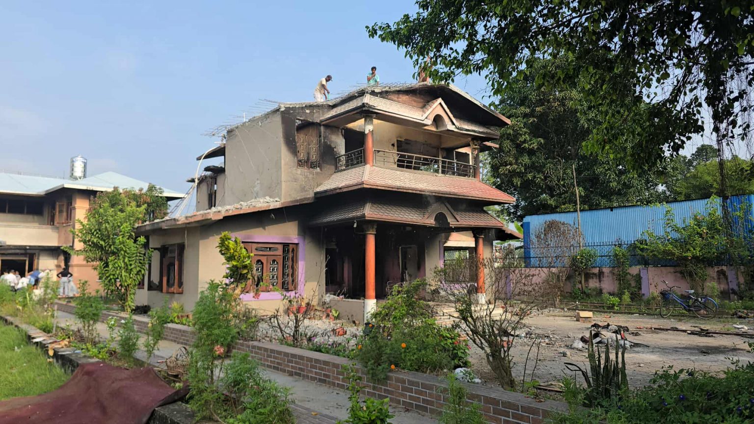 सुदूरपश्चिममा एमालेद्धारा लेखराज भट्टको घरबाट पुनर्निर्माण अभियान सुरू