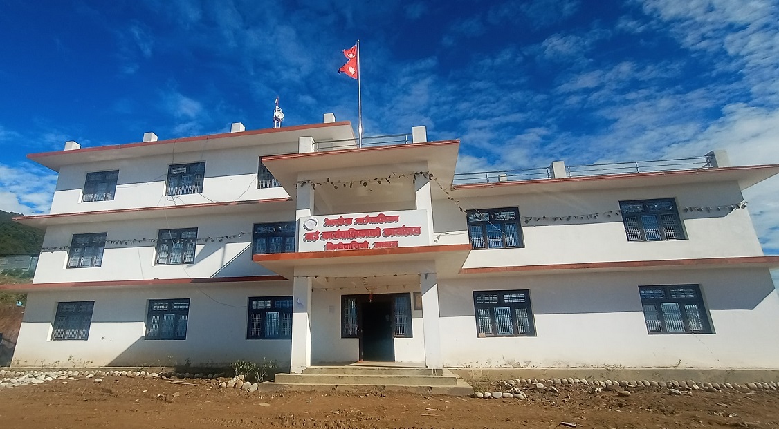 अछामको मल्लेखमा करारका ४८ कर्मचारी हटाइए