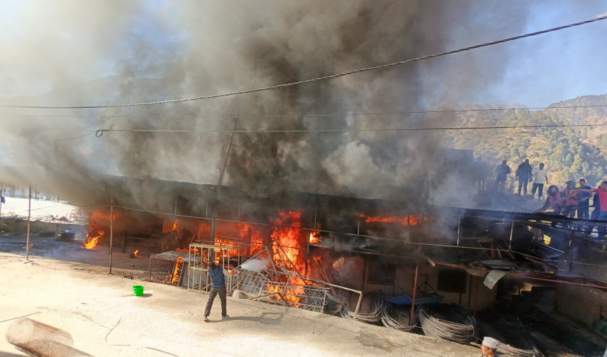 बाजुराको मार्तडीमा आगलागी, करोडौँको क्षति