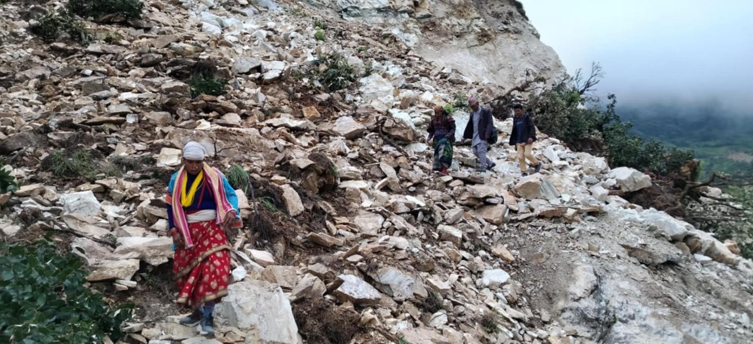 एक महिनादेखि बाजुराको मार्तडी–कोल्टी सडक अवरुद्ध