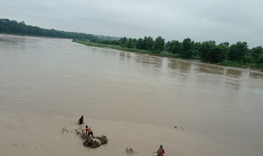 कैलालीको मोहना र कर्णालीको जलसतह बढ्दो, सतर्कता अपनाउन प्रशासनको अनुरोध