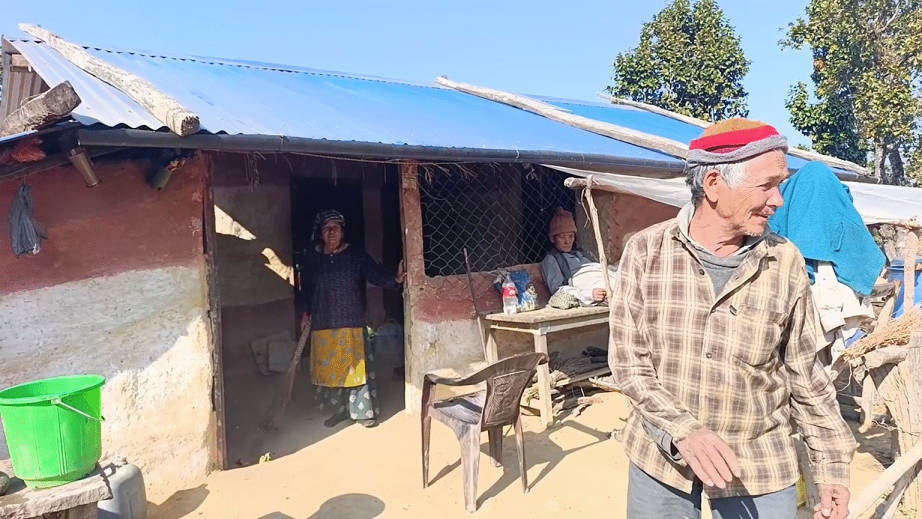 कैलालीको मोहन्यालका दर्जनौँ बस्ती अझै अन्धकारमा, विद्युत् विस्तारमा ढिलाइ